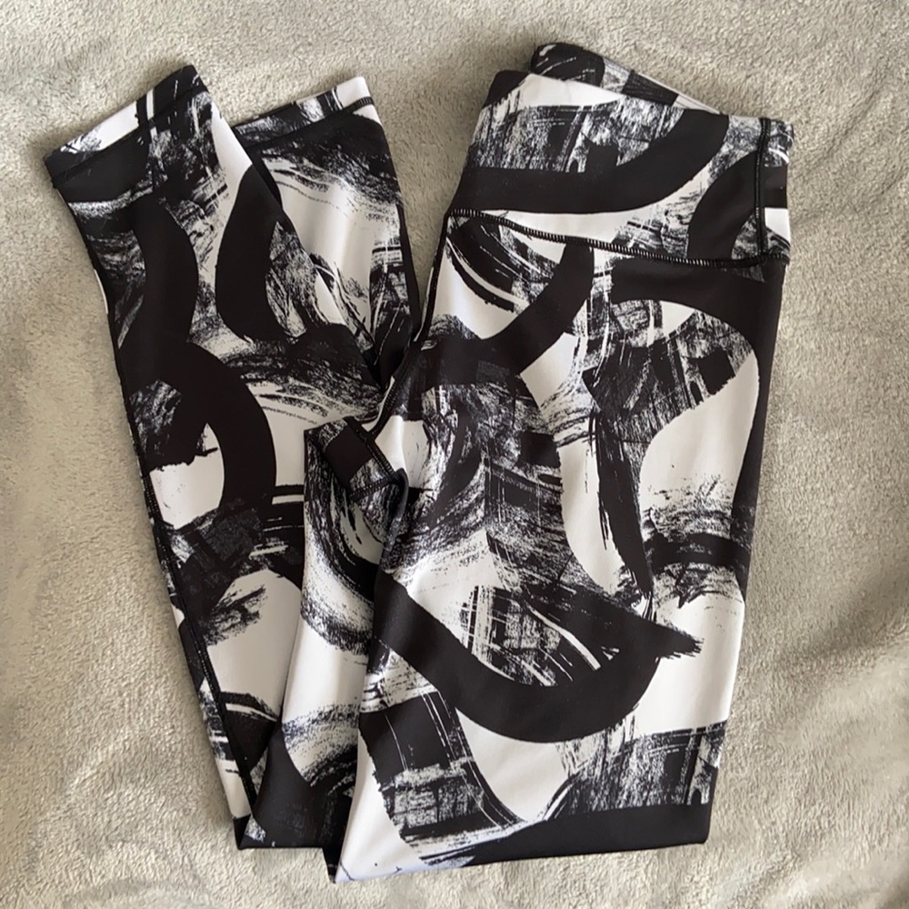 Women’s Yelete Active Leggings; Size Small; Black & White - Picture 1 of 3